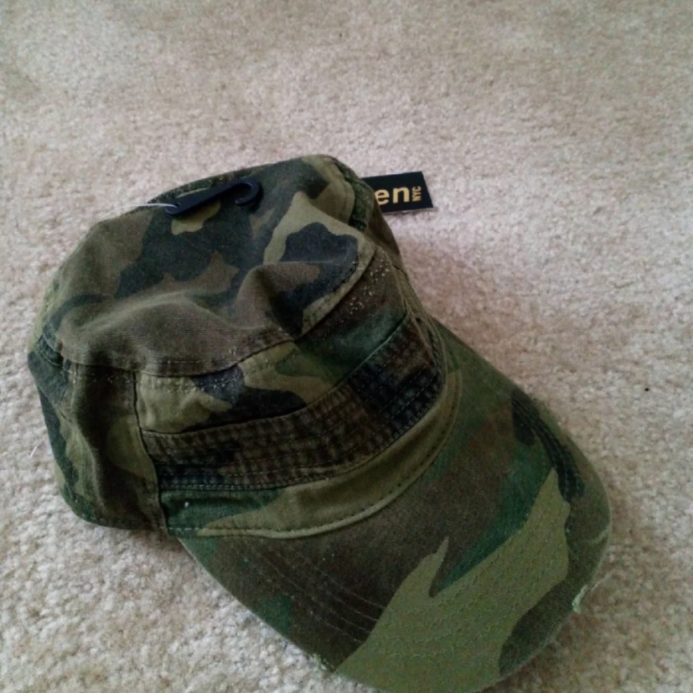 Nwt camo hat